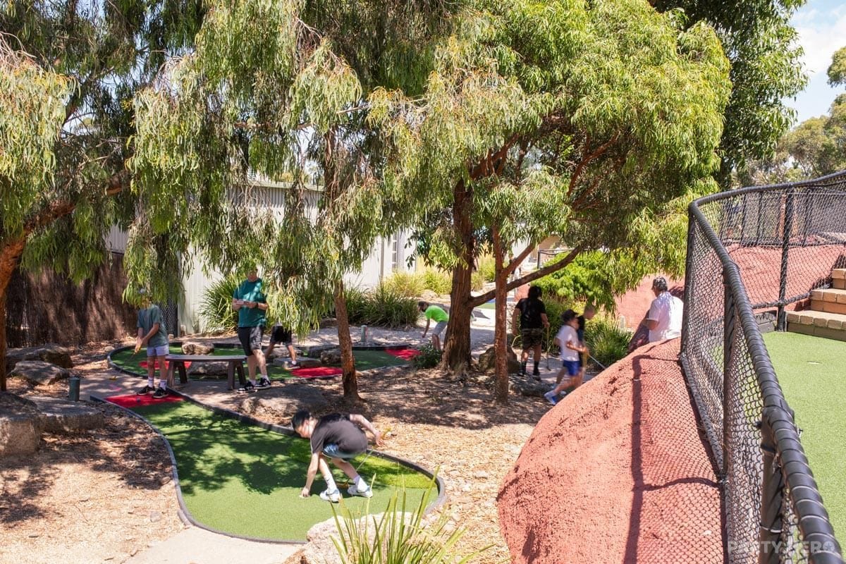 Swing & Serve Bundoora - mini golf in Melbourne