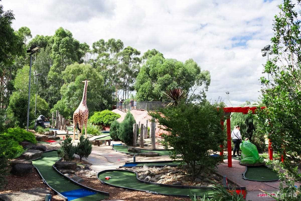 Swing & Serve Bundoora - mini golf in Melbourne
