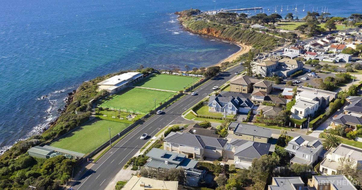 Mornington Bowling Club - barefoot bowls on the Mornington Peninsula