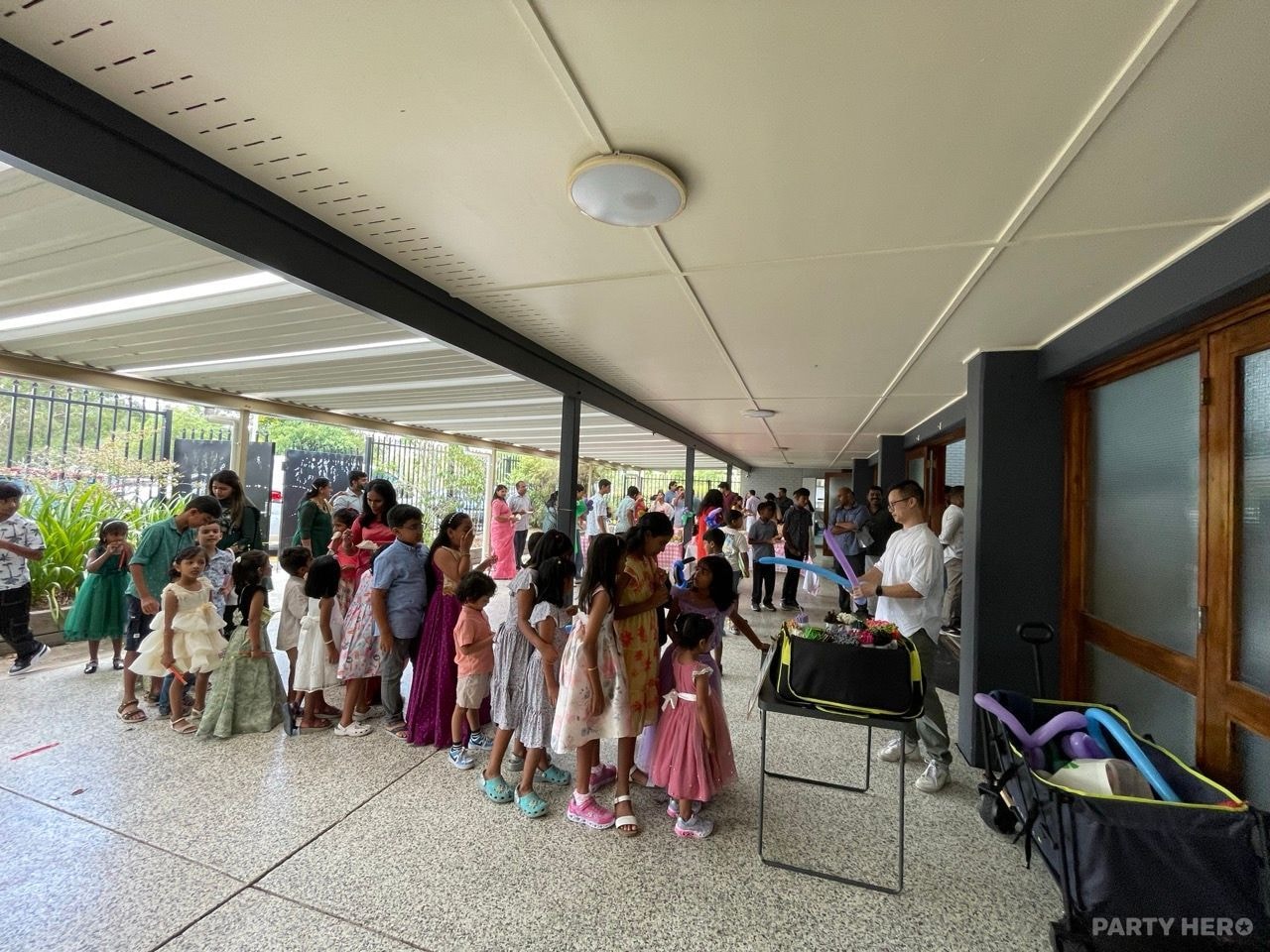 QiBear Balloon Twisting - party hire in Brisbane