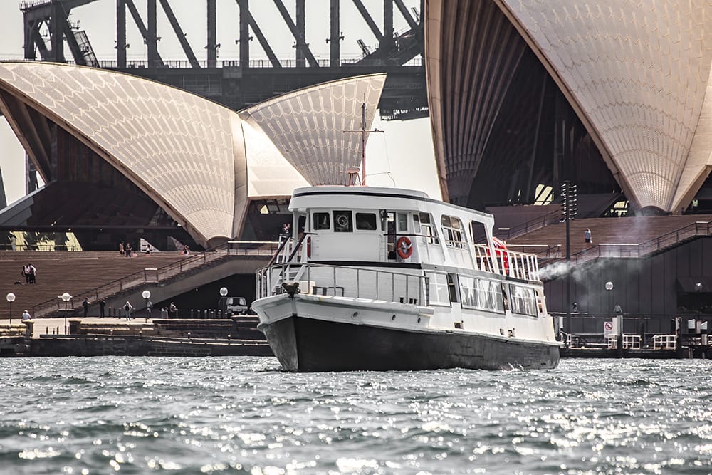 Luna - Sydney Harbour boat hire