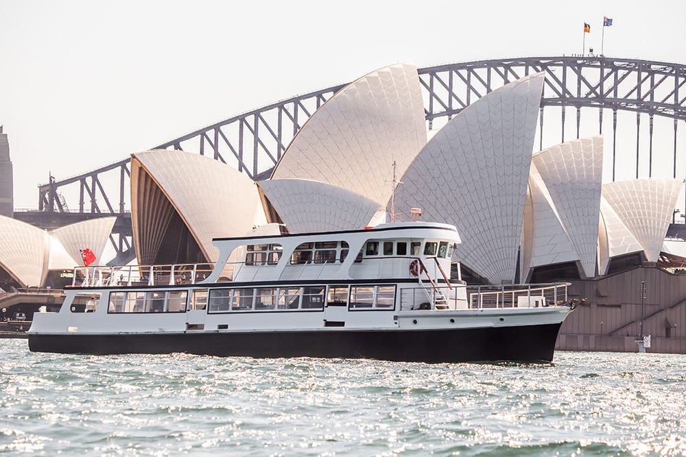 Luna - Sydney Harbour boat hire