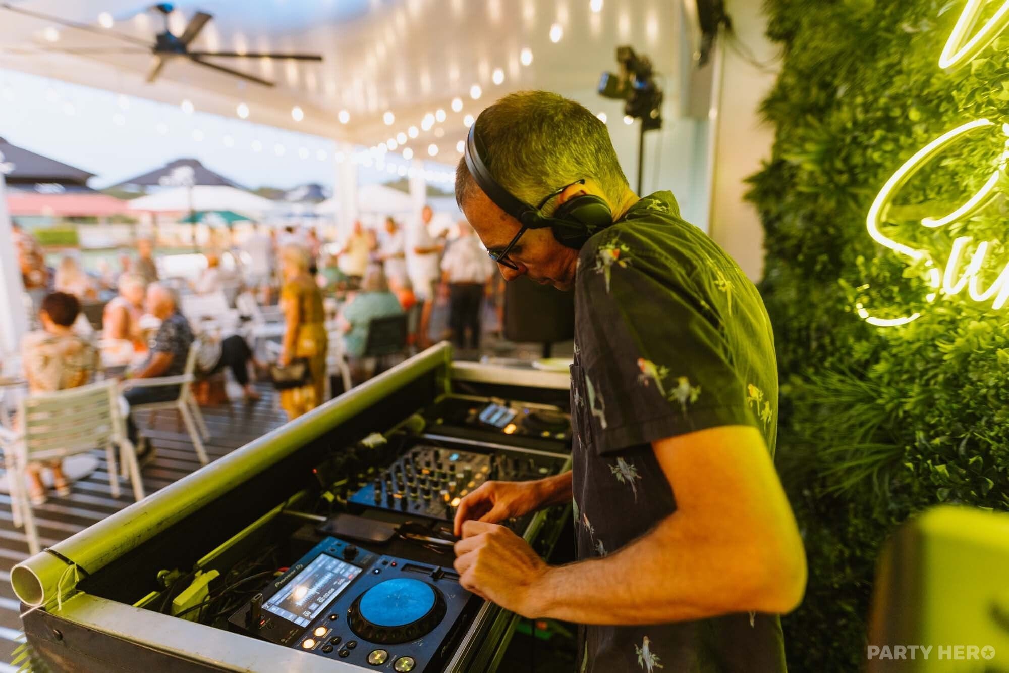 Hellyeah Entertainment - DJ hire in the Byron Bay area