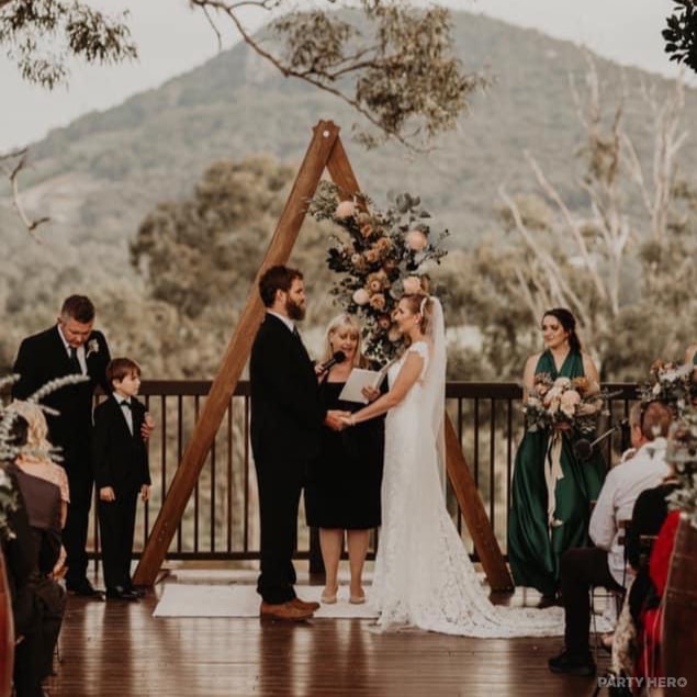 Redcliffe Marriage Celebrant Victoria White - wedding celebrant in Brisbane