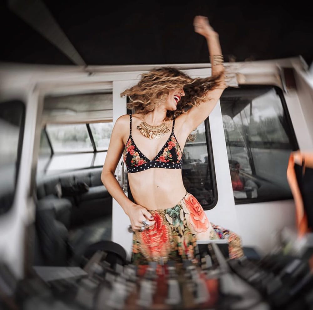 Kondor - Sydney Harbour boat hire