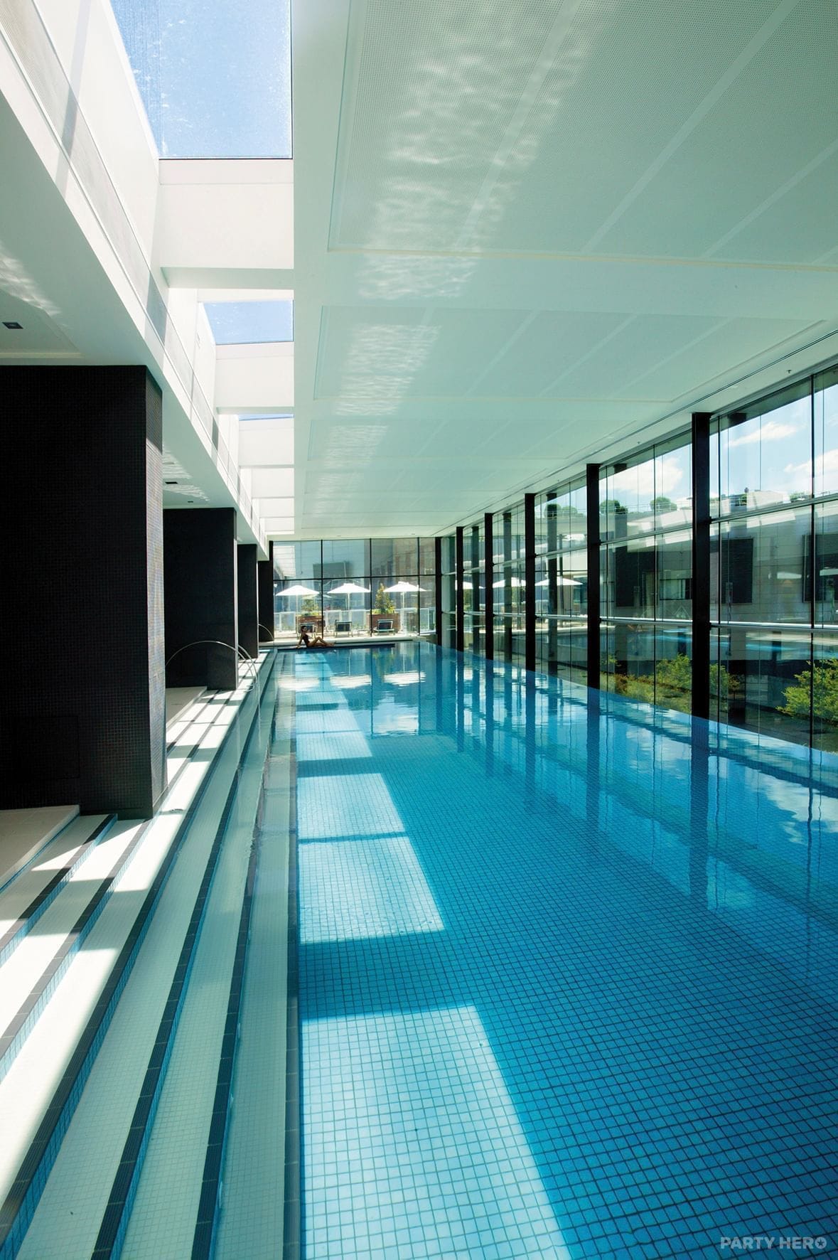 Crown Promenade Melbourne - hotel in Southbank