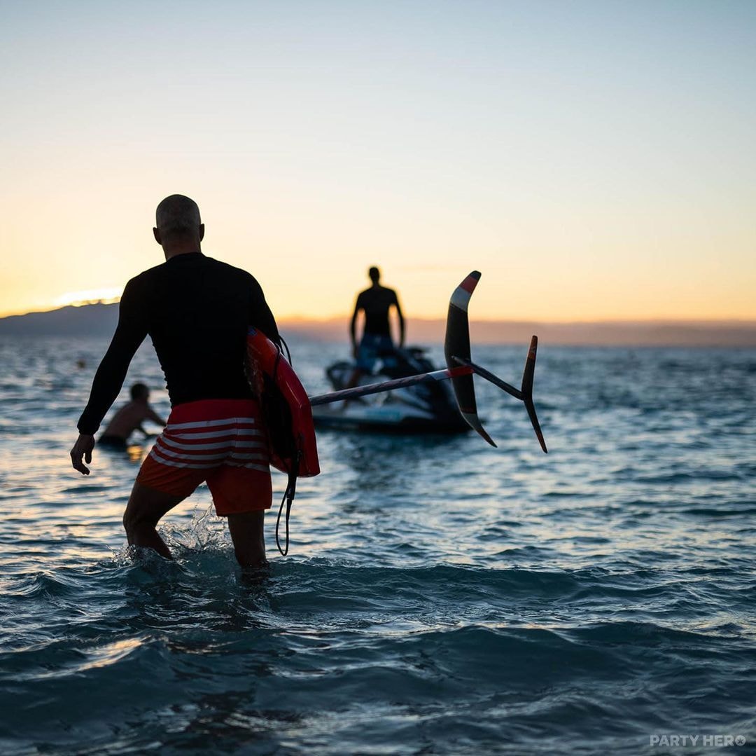 Earth Kitesurfing - water sports in Byron Bay