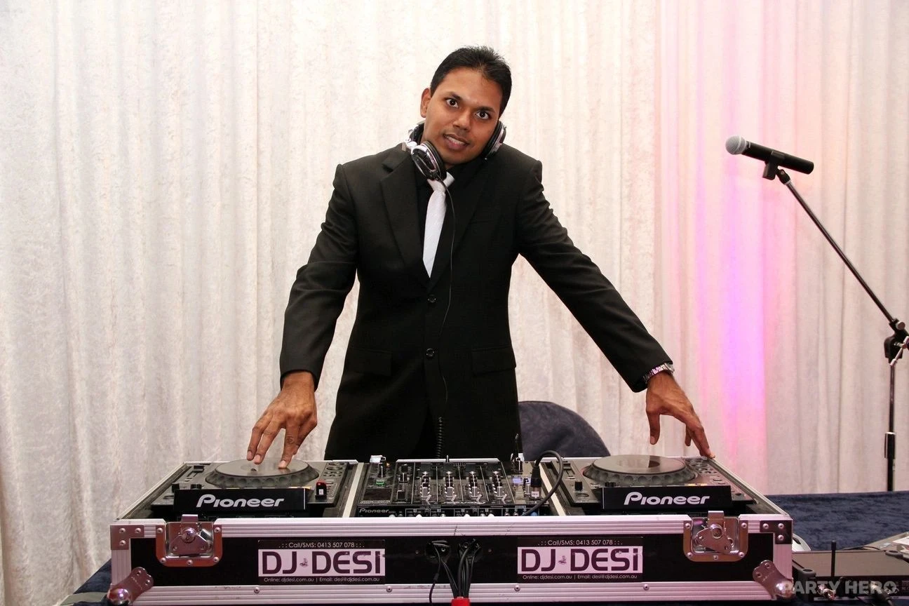 DJ Desi – Bollywood Bhangra Indian DJs