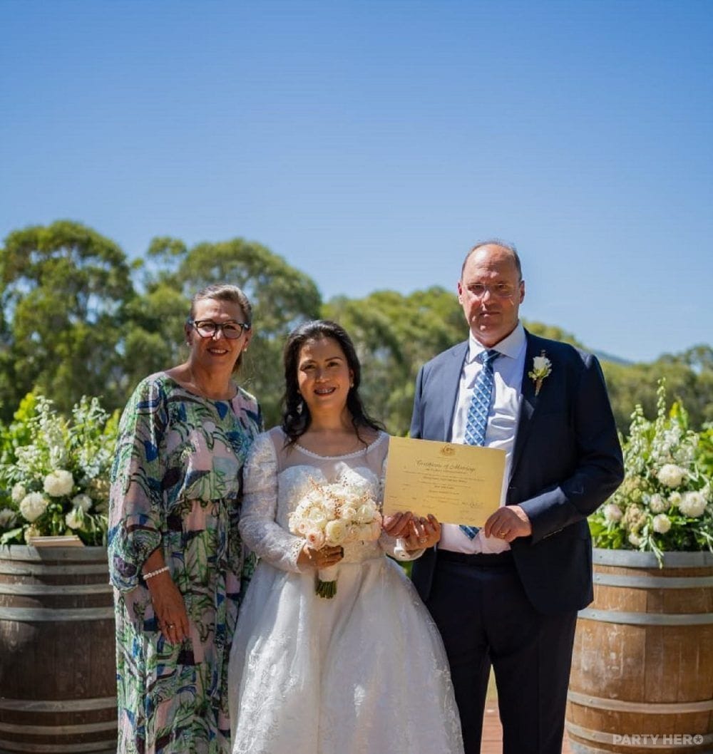 Celebrant Victoria - wedding celebrant in the Yarra Valley