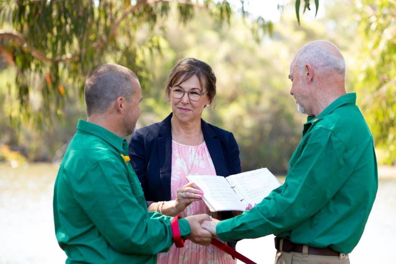 Celebrant Victoria - wedding celebrant in the Yarra Valley
