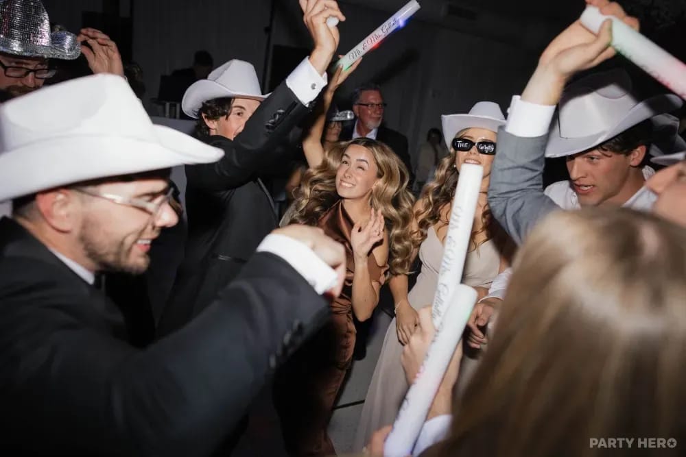 Avid Entertainment - dj hire on the Central Coast