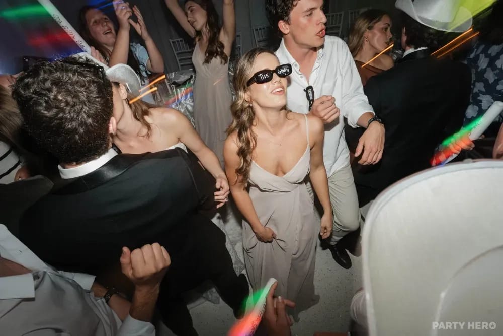 Avid Entertainment - dj hire on the Central Coast
