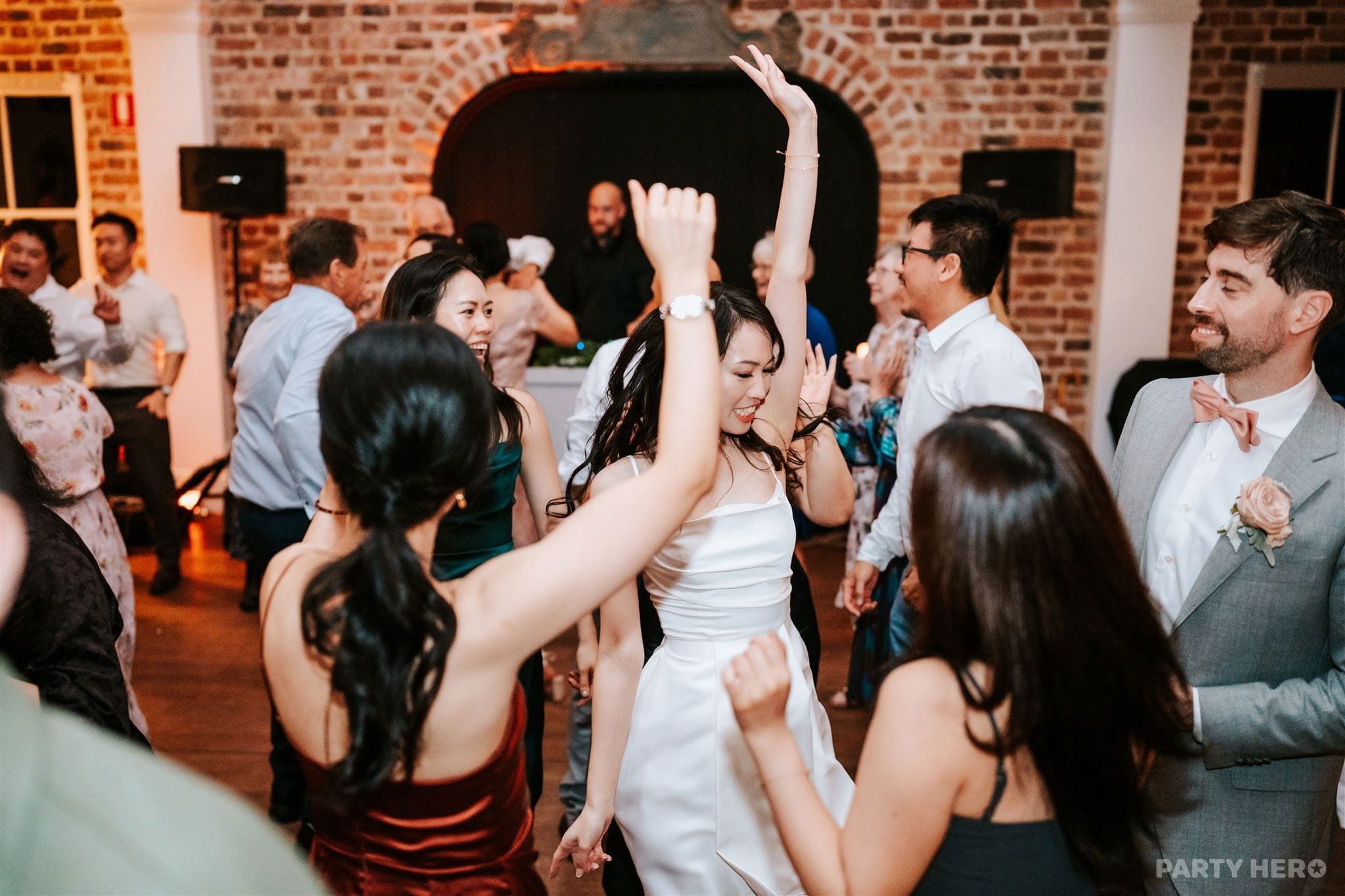 Ultimate DJs - dj hire in the Southern Highlands