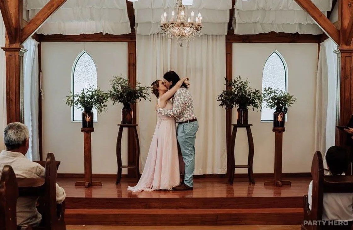 Tania Howe Celebrant - wedding celebrant in the Byron Bay area