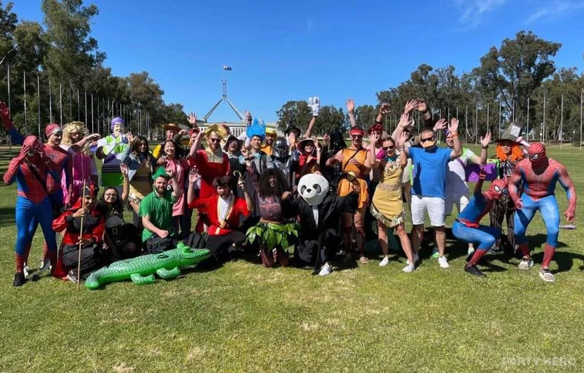 Corporate Amazing Race scavenger hunt in Sydney - group bookings