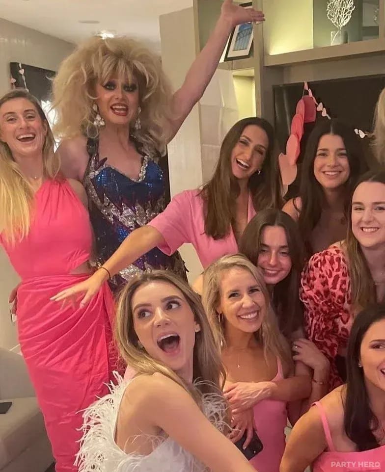 Minnie Cooper - drag queens in Sydney