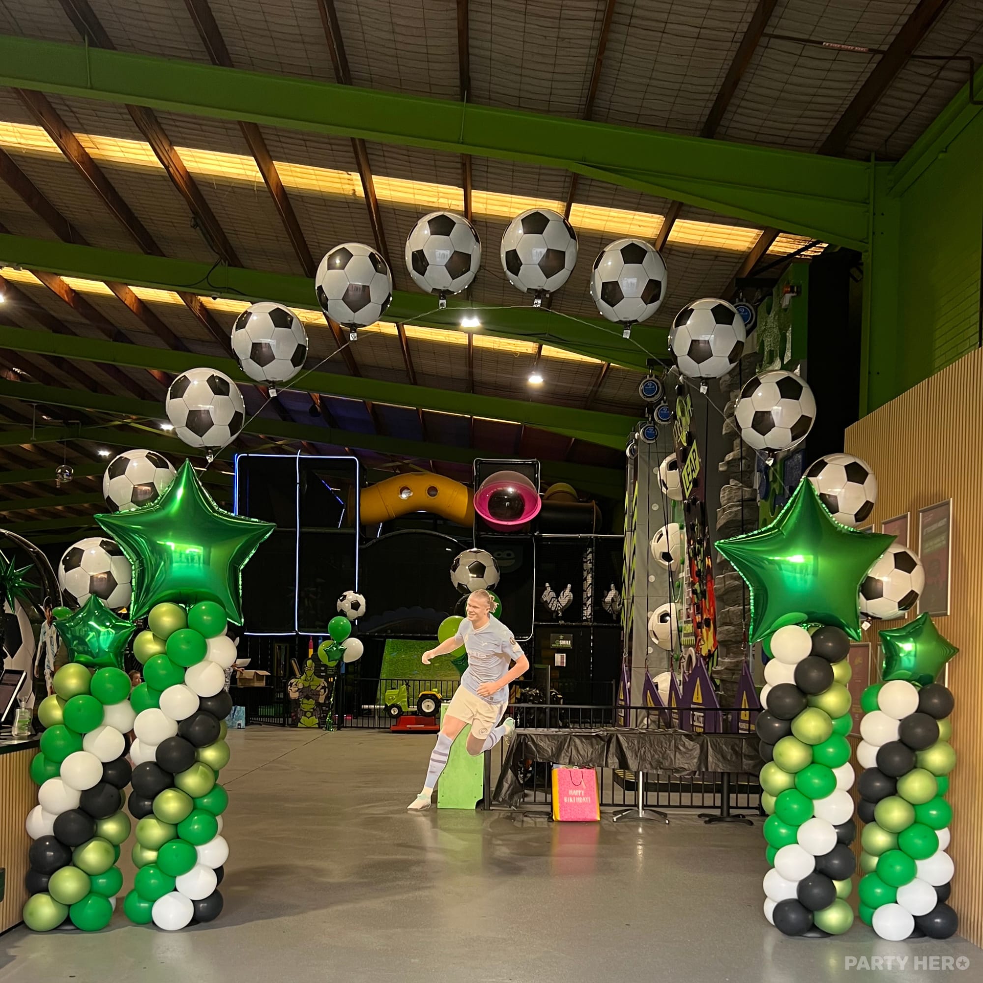 Balloon Couture activity in Sydney - group bookings