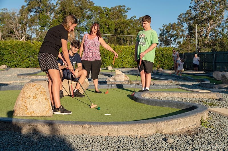 Deception Bay Driving Range & Mini Golf - mini golf in Brisbane