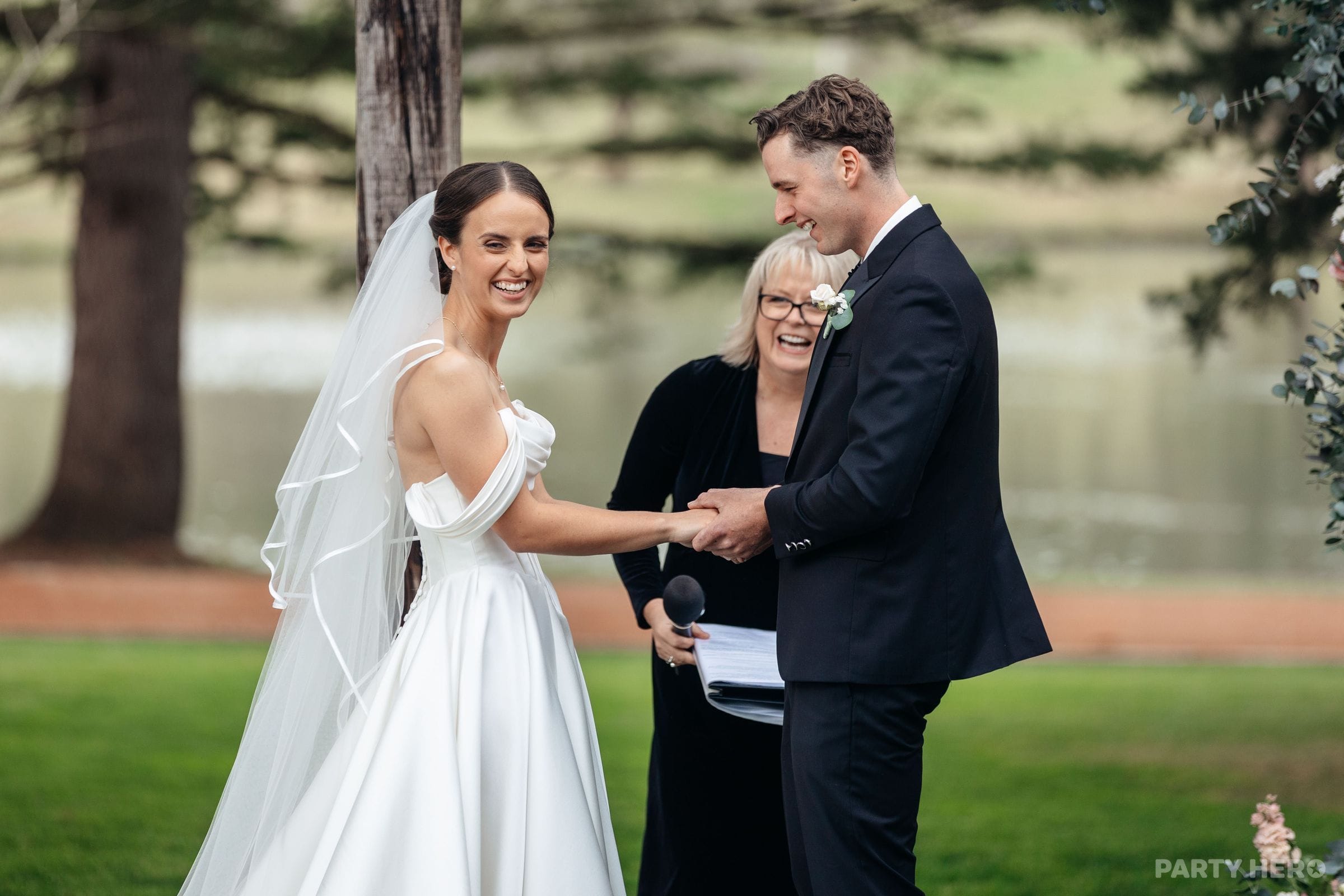 Lynda Leith Celebrant Services - wedding celebrant in the Southern Highlands