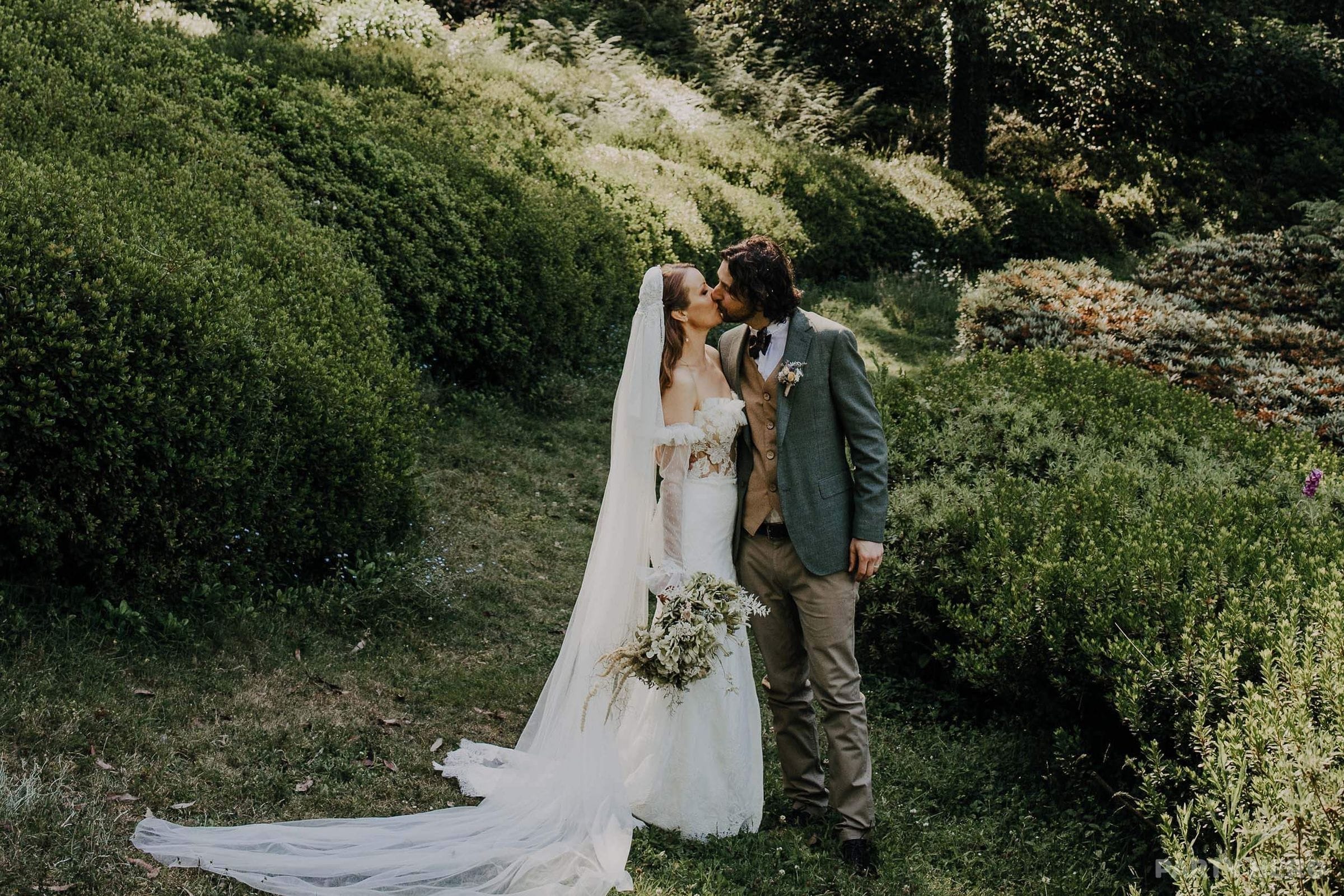 Dandenong Ranges Weddings - wedding celebrant in the Yarra Valley