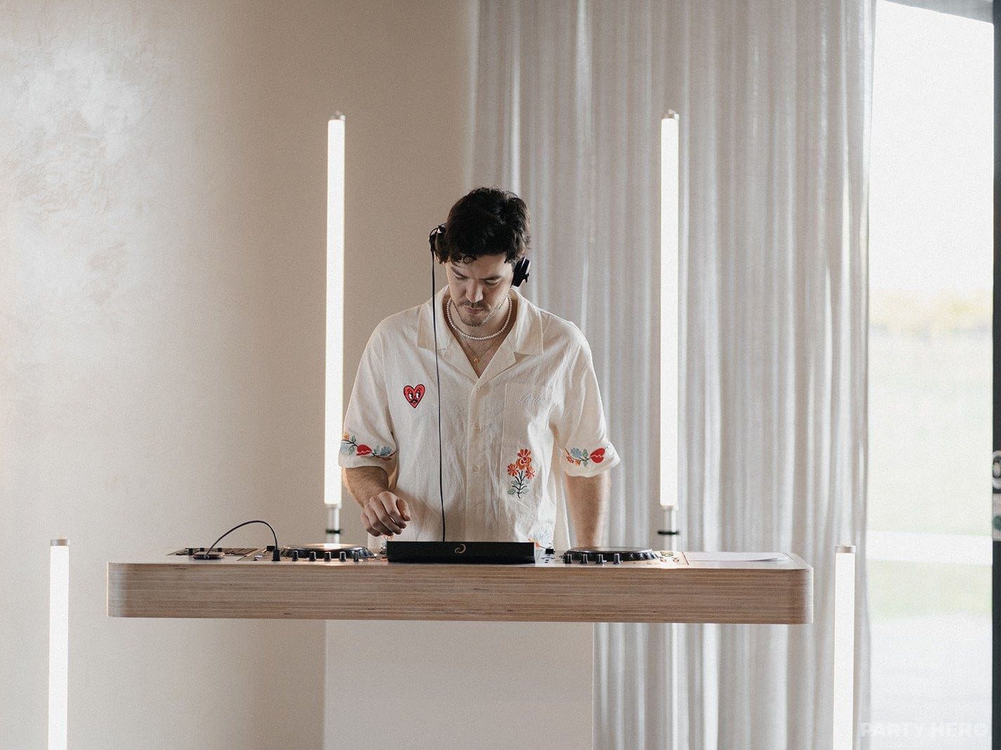 Married to the Groove - DJ hire in Melbourne
