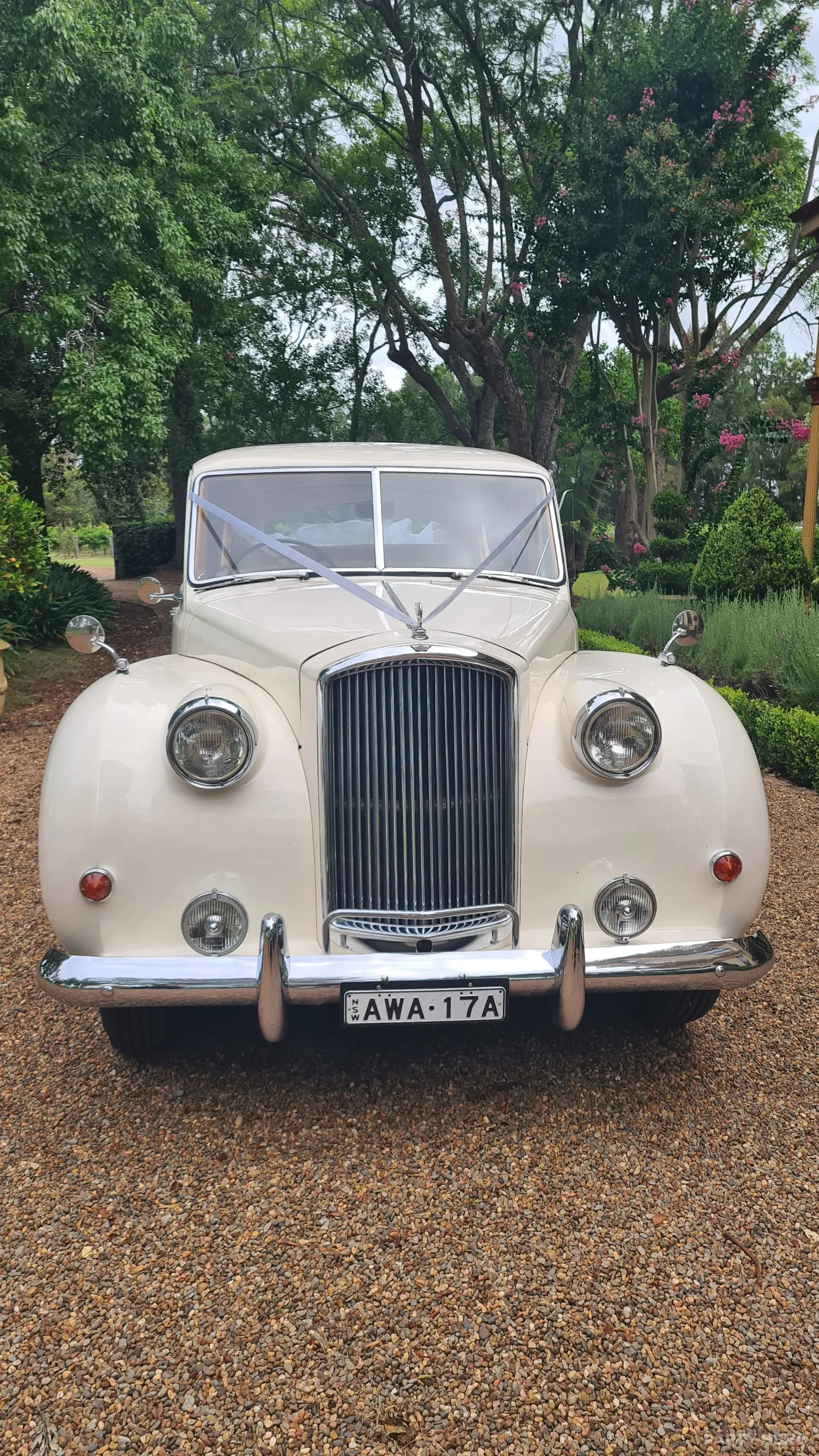 Classic Limousines Newcastle - wedding car hire on the Central Coast