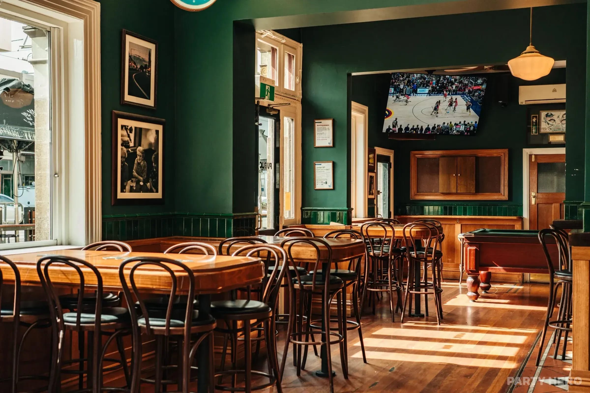 Three Crowns Hotel - party venue in Melbourne