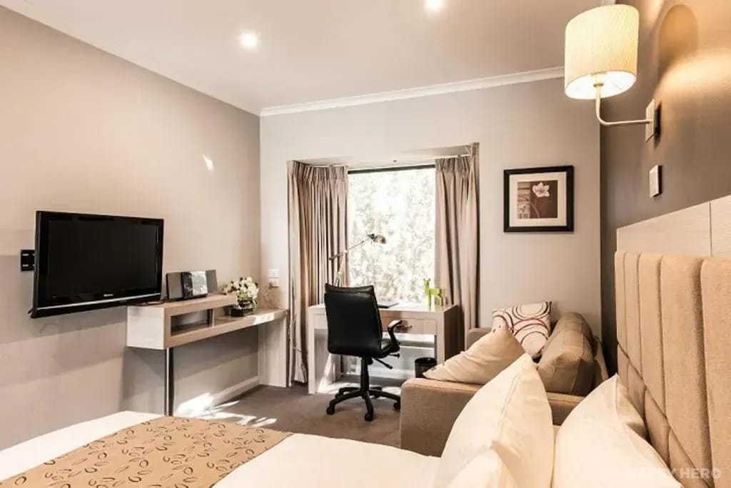 The Waverley International Hotel - hotel in Glen Waverley