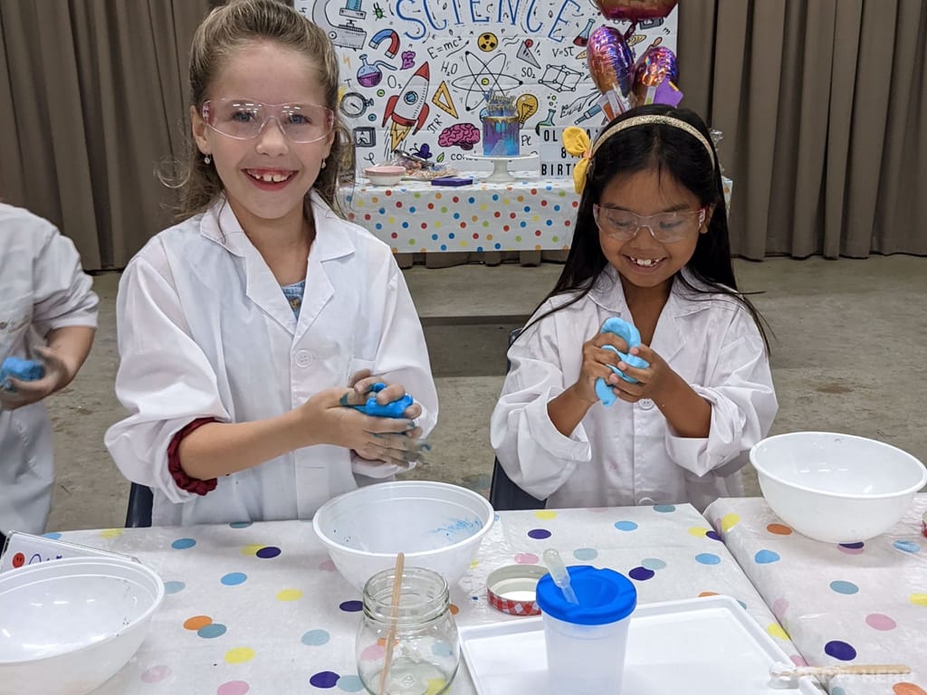 Super Little Scientists activity in Sydney - group bookings