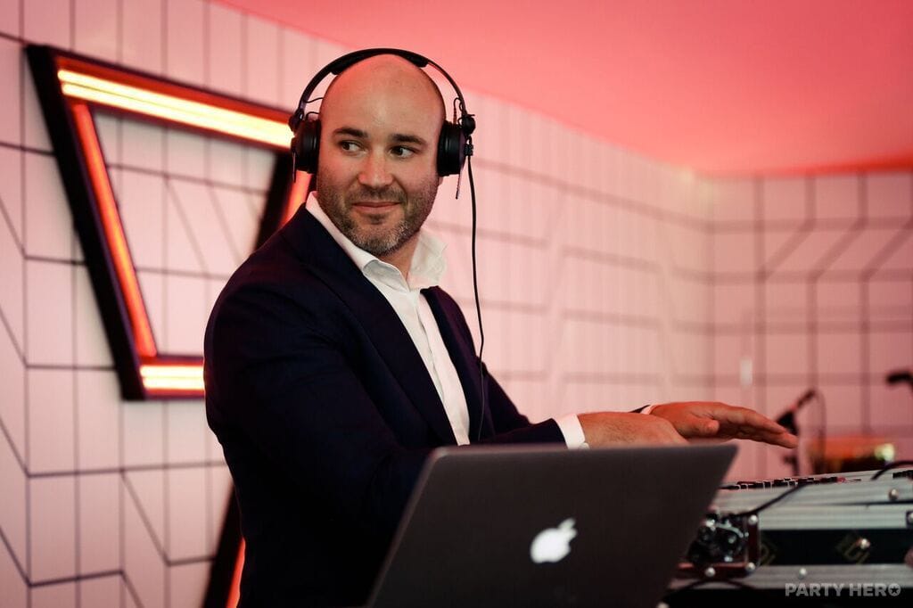 Rutherford Entertainment - DJ hire in Melbourne