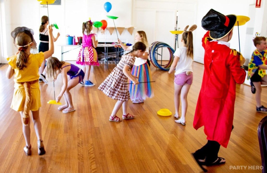Suzy Spindoll's Circus Arts - kids party entertainment in the Blue Mountains
