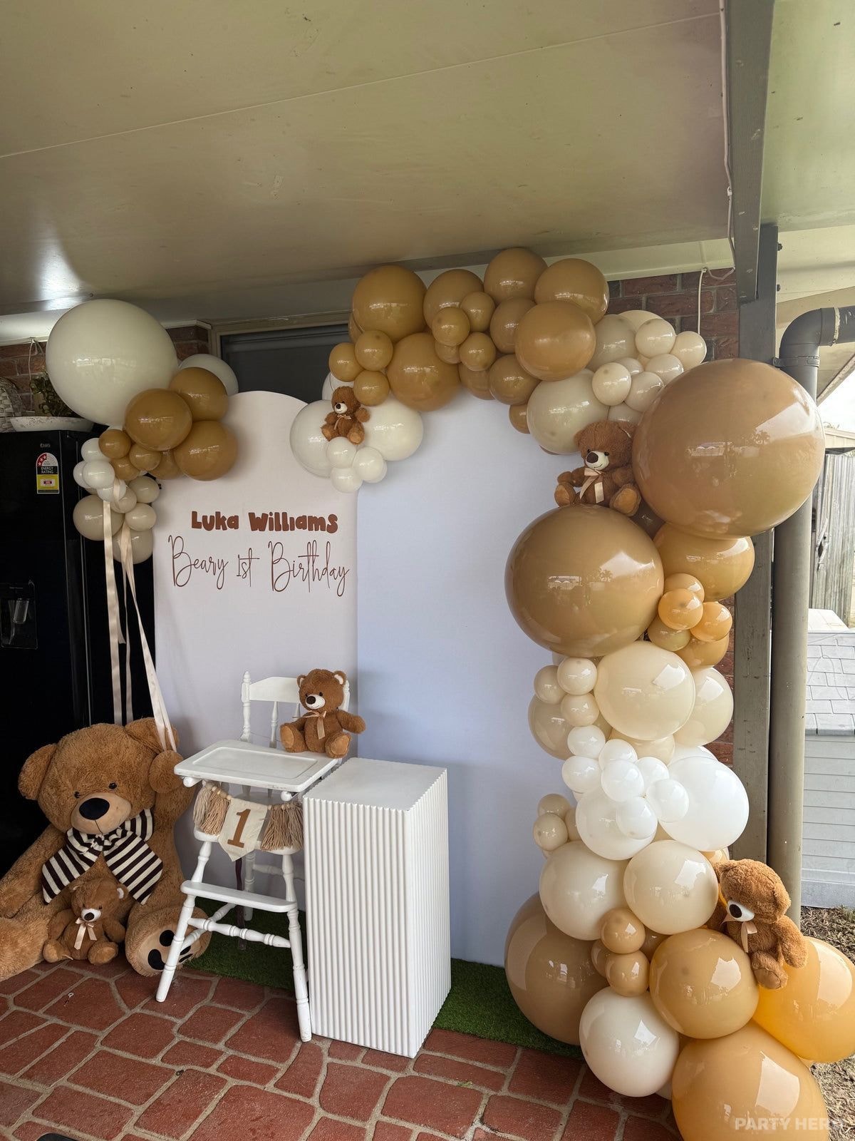 Brooke's Party Hire - balloon and party decorations in Brisbane