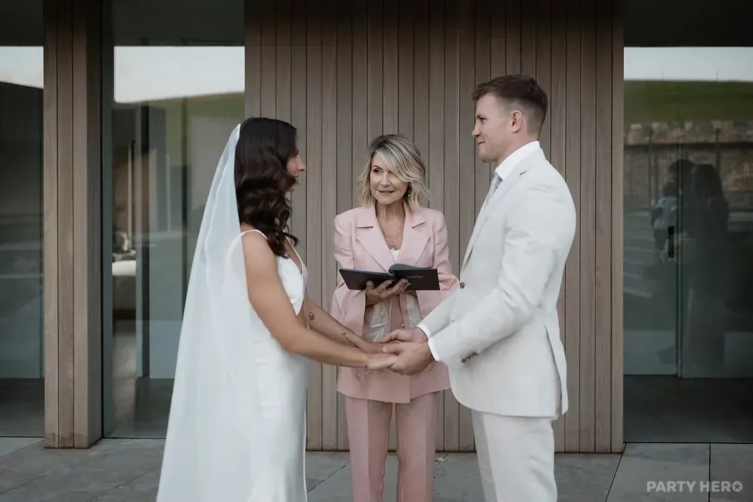 Love Lisa Celebrant - wedding celebrant in Wollongong