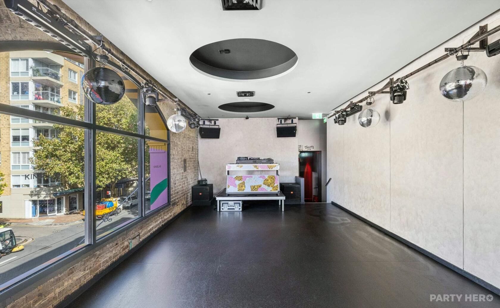 Middle Bar at Kinselas Hotel - party venue hire